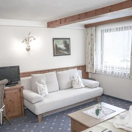 Отель Wellness- Und Edelweiss 4*